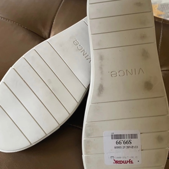 NWT VINCE CAMUTO “Bowen” Slip-Ons SZ 10 - Picture 3 of 4